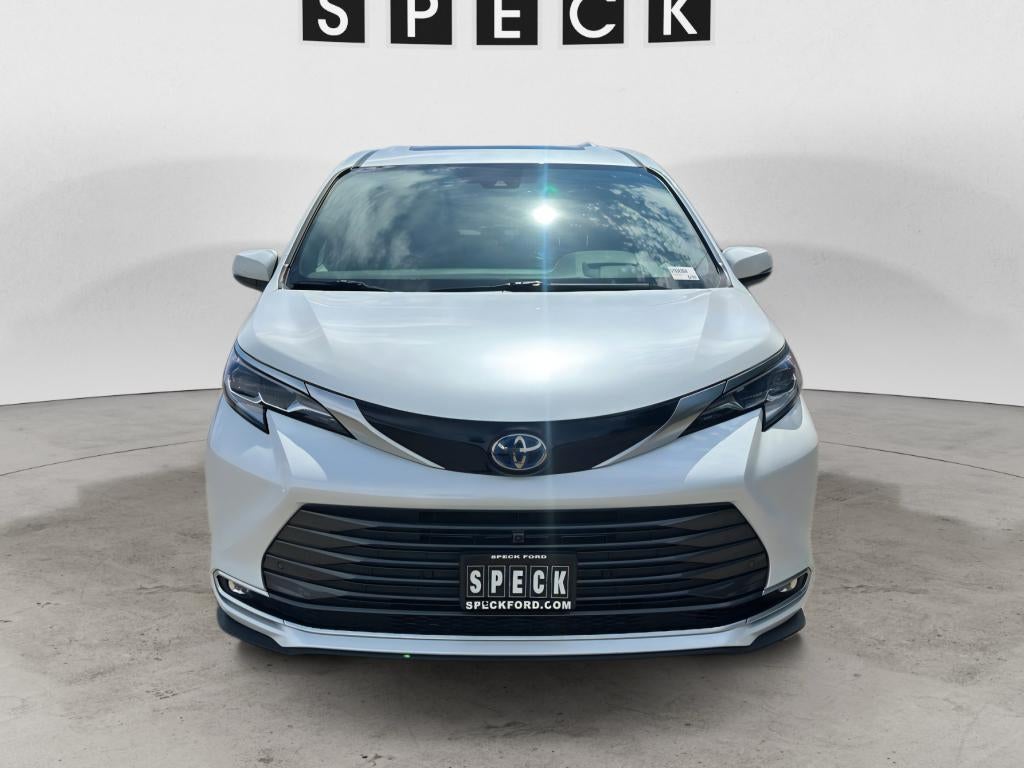 2023 Toyota Sienna Platinum