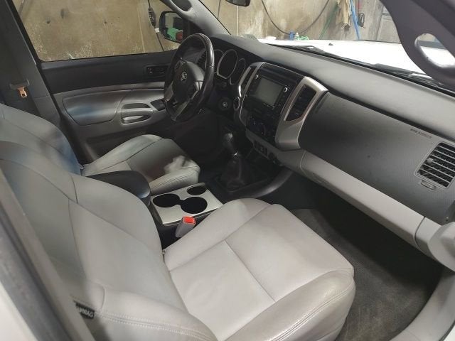 2015 Toyota Tacoma 4WD Double Cab V6 AT (Natl)