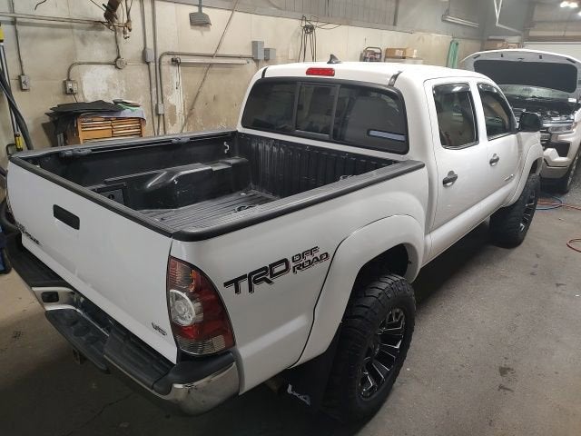 2015 Toyota Tacoma 4WD Double Cab V6 AT (Natl)