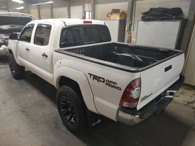 2015 Toyota Tacoma 4WD Double Cab V6 AT (Natl)