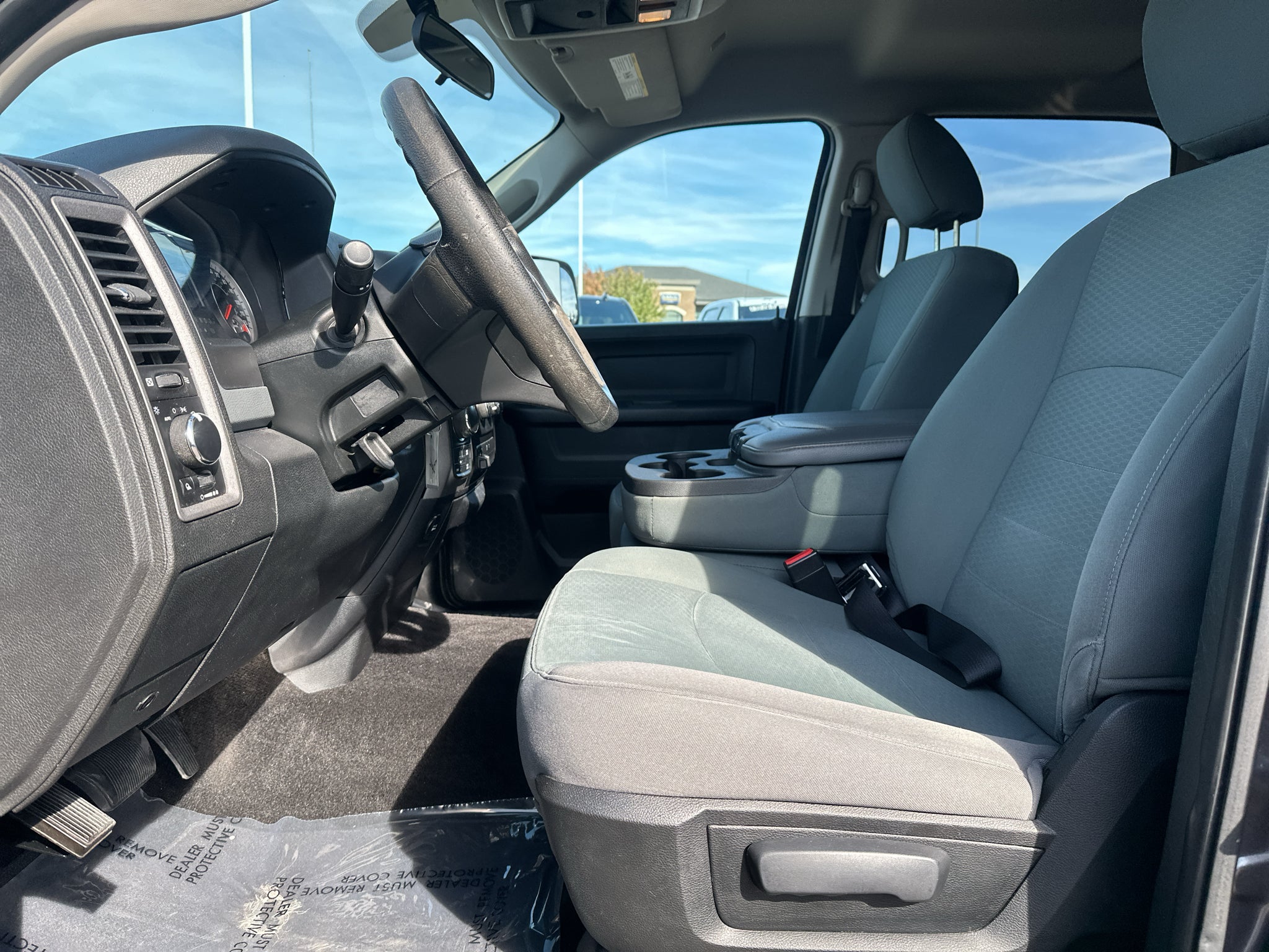 2017 RAM 1500 Tradesman Crew Cab 4x4 6'4" Box