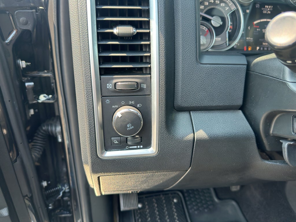 2018 RAM 1500 Limited Crew Cab 4x4 6'4" Box