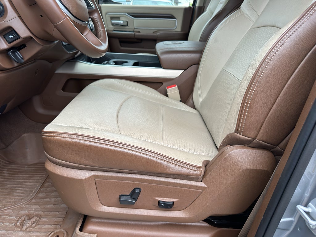 2022 RAM 3500 Laramie Crew Cab 4x4 8' Box