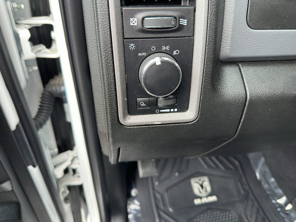2019 RAM 1500 Classic Tradesman Regular Cab 4x2 6'4" Box