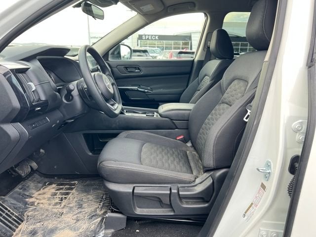 2025 Nissan Pathfinder S