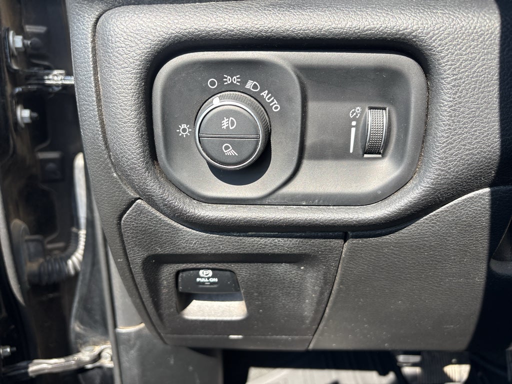 2021 RAM 1500 Big Horn Crew Cab 4x4 5'7" Box