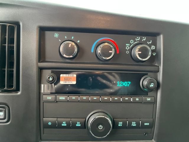 2025 Chevrolet Express Cutaway 3500 1WT