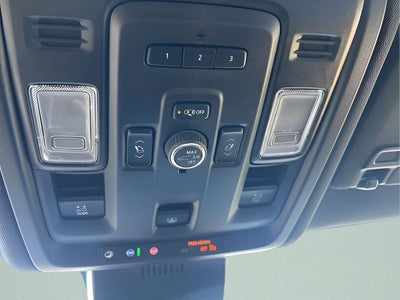 2024 Chevrolet Suburban 4WD RST