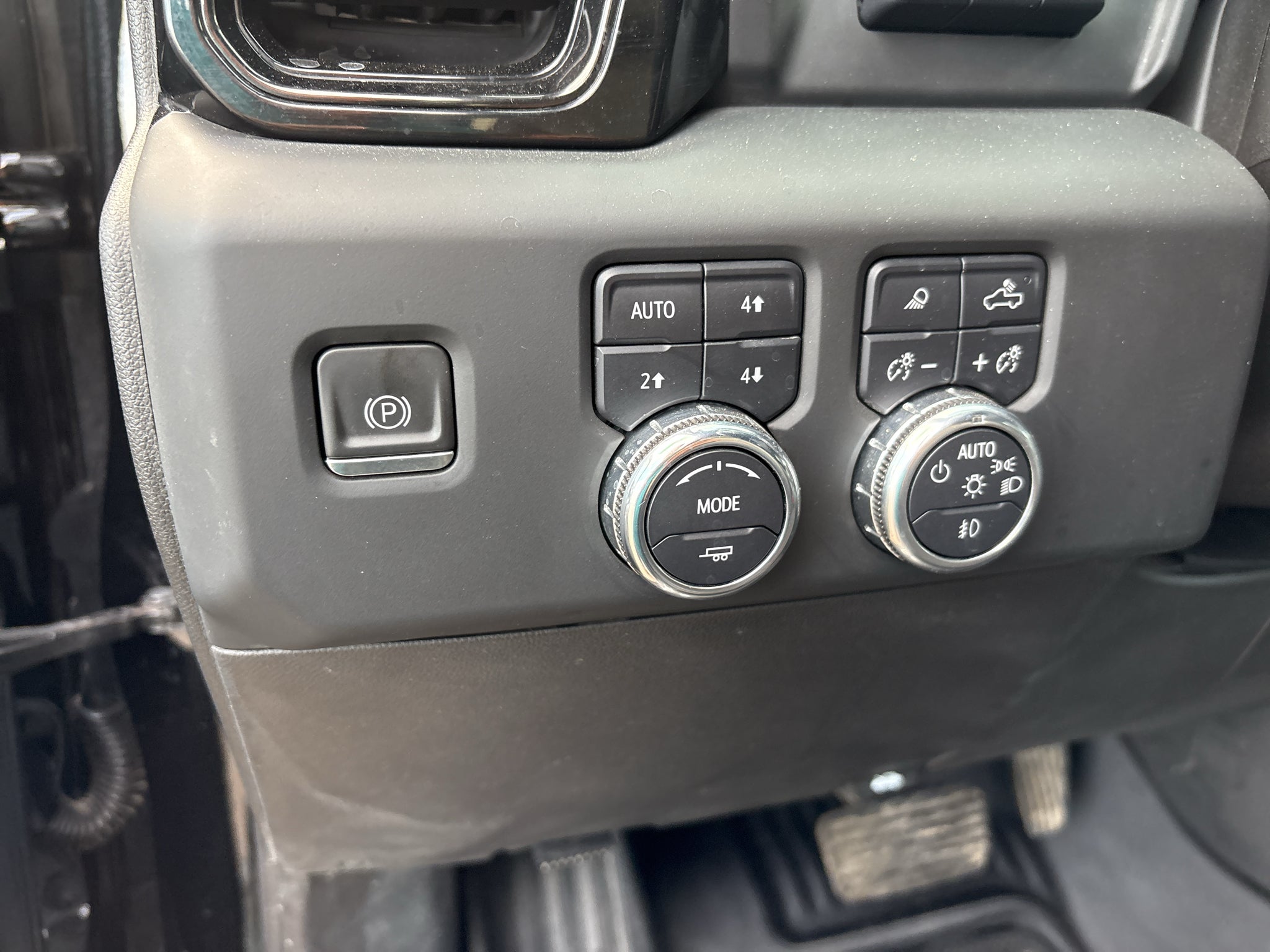 2023 GMC Sierra 1500 4WD Crew Cab Short Box AT4