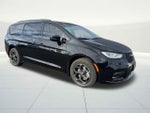 2025 Chrysler Pacifica Hybrid Premiuim S Appearance Package