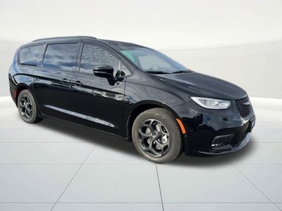 2025 Chrysler Pacifica Hybrid Premiuim S Appearance Package