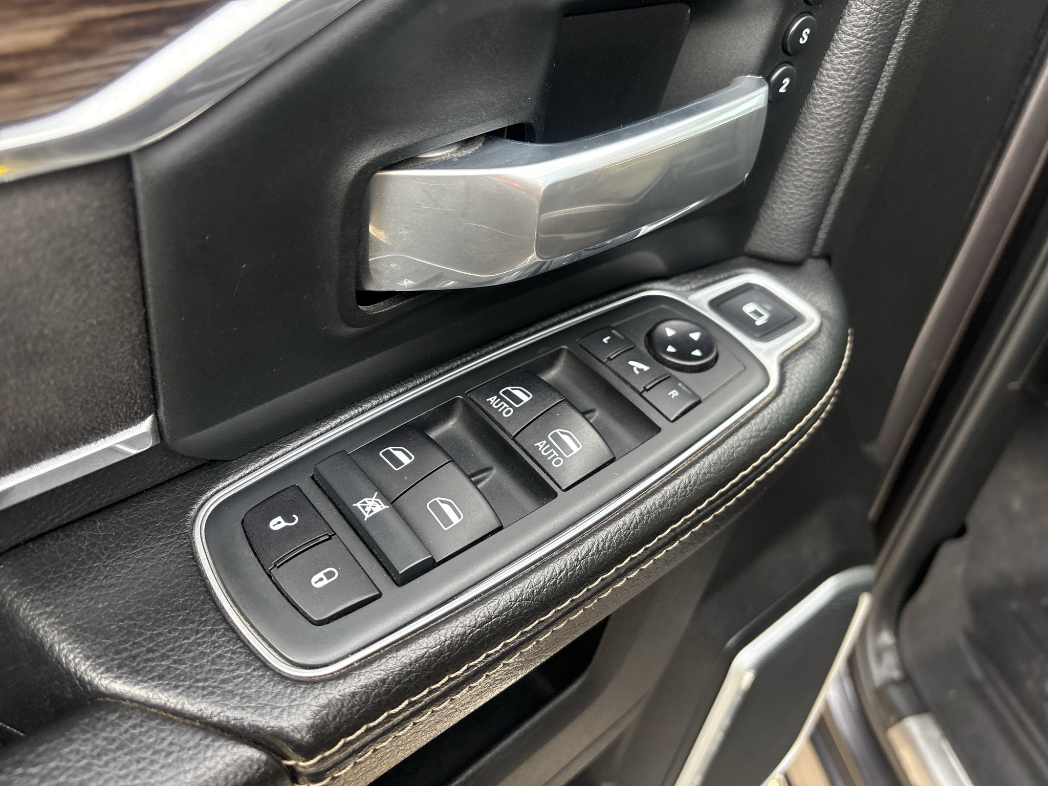 2020 RAM 2500 Laramie Crew Cab 4x4 6'4' Box