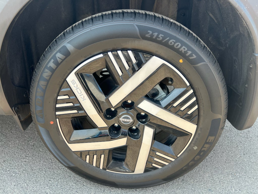 2025 Nissan Kicks SV FWD