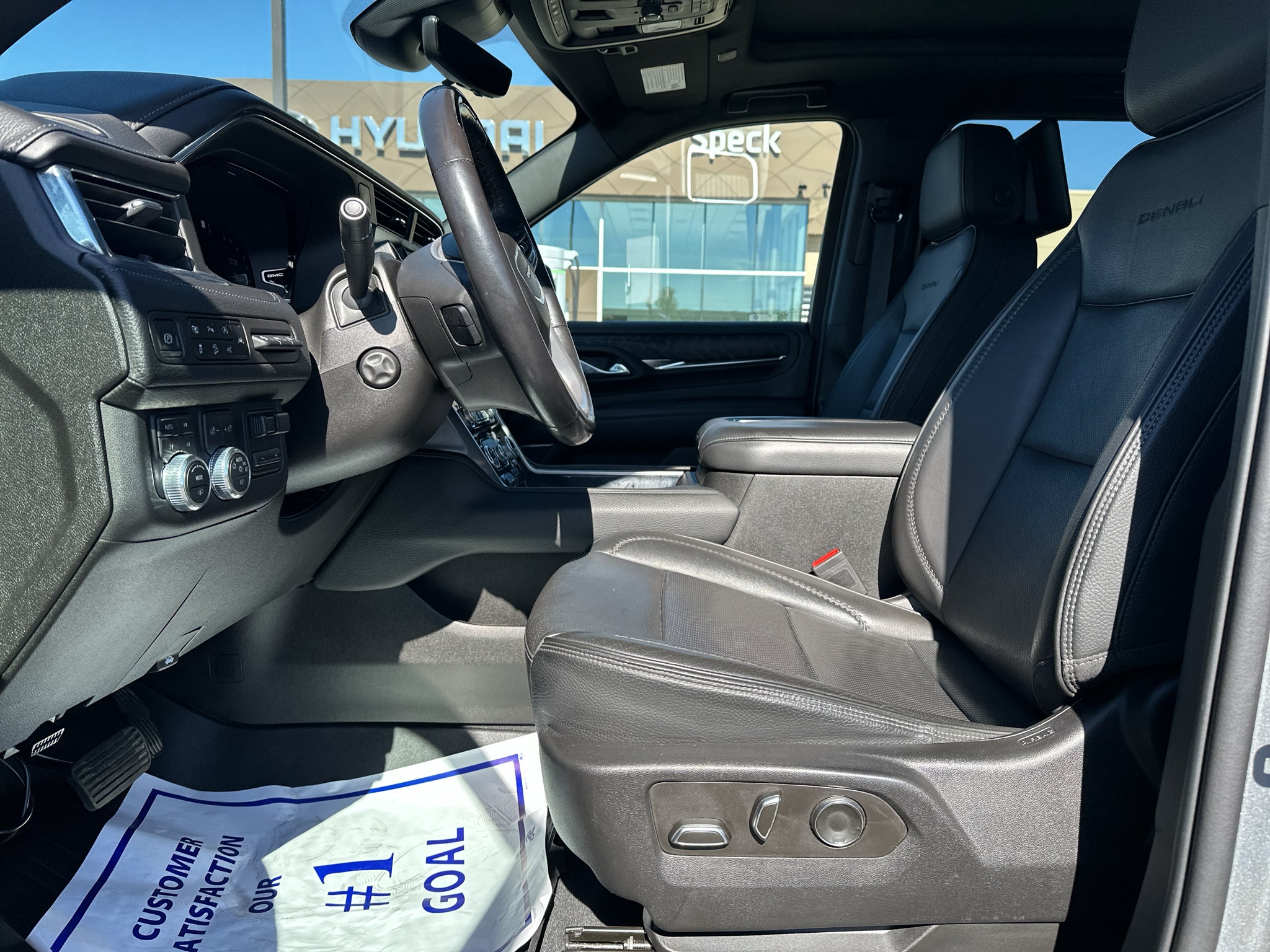 2023 GMC Yukon XL Denali