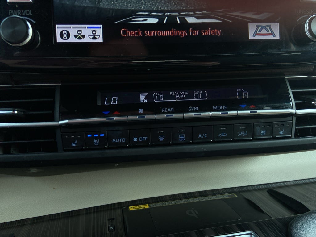 2023 Toyota Sienna Platinum